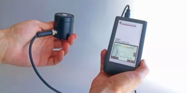 光谱辐射计传感器 CSS-45与控制单元 CSS-D 结合起来用作手持式仪器1.jpg